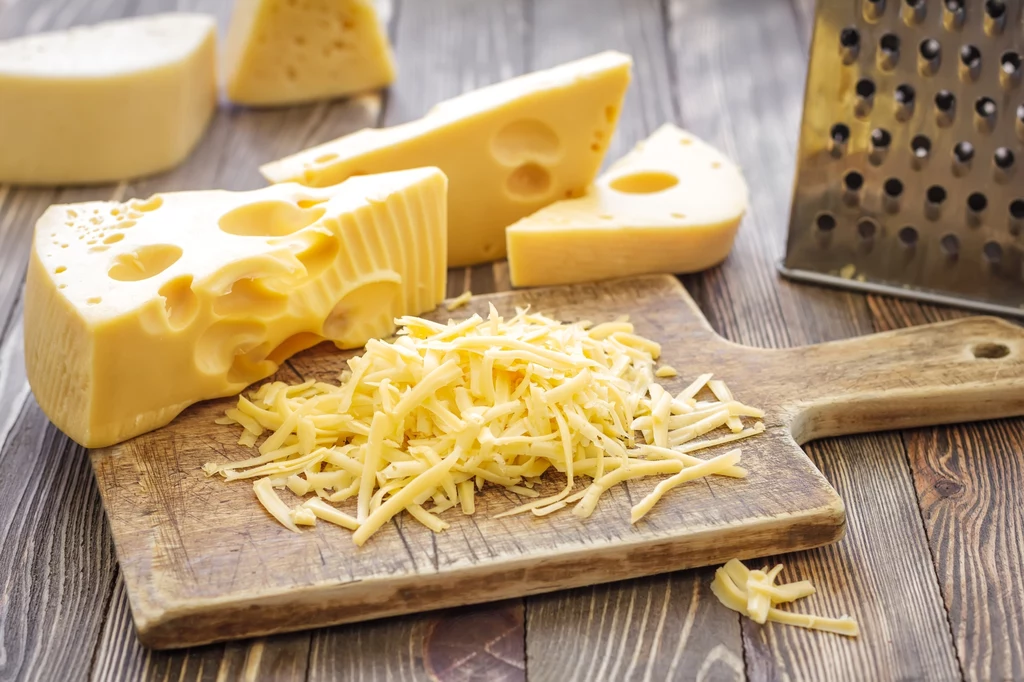 Żółty ser wzbogaci smak wielu potraw