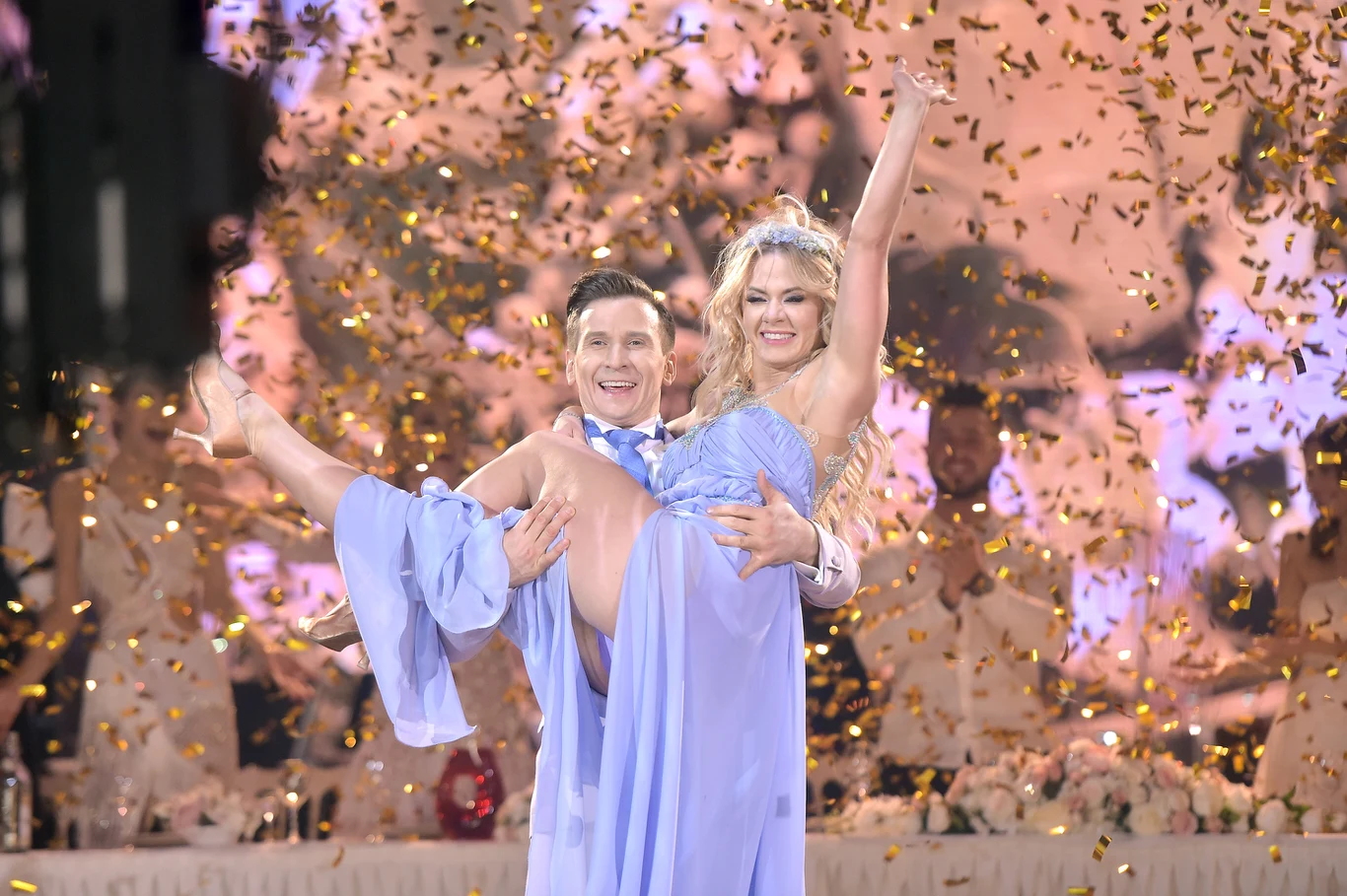 Najgorszy taniec zaliczyła w weselnym odcinku "TzG", w którym zaprezentowała się w quickstepie do piosenki "Jedzie pociąg z daleka". "Taniec jak nasze koleje. Dojechaliście, ale spóźnieni" - Iwona Pavlović skrytykowała występ Dziurskiej. "Bez Barana, czyli solo - było dobrze" - zauważyła jednak Czarna Mamba. "Energia bardzo fajna, ale [chciałbym] więcej samego tańca w tym bieganiu!"- narzekał Michał Malitowski. Tylko Ola Jordan pochwaliła występ, twierdząc, że Dziurska jest jedyną uczestniczką programu, która dostosowuje się do każdego tańca. Para otrzymała 24 punkty.