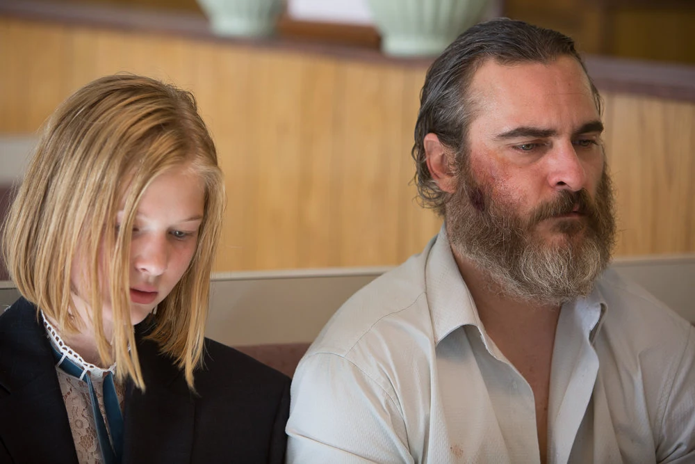 Ekaterina Samsonov i Joaquin Phoenix w filmie "Nigdy cię tu nie było" Ekaterina Samsonov i Joaquin Phoenix w filmie "Nigdy cię tu nie było"