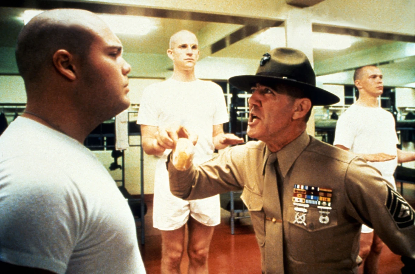 Nie żyje amerykański aktor R. Lee Ermey, najbardziej znany z roli sierżanta Hartmana w filmie Stanleya Kubricka "Full Metal Jacket". Miał 74 lata.

R. Lee Ermey (ur. 22 marca 1944 w Kansas) zaciągnął się do amerykańskiej armii w 1961 roku. Przez 14 miesięcy walczył w Wietnamie. W 1972 roku opuścił szeregi armii.