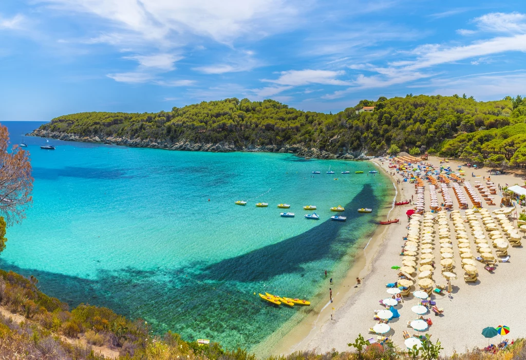 Każdy, kto wypoczywa na włoskiej plaży, wynosi z niej około 93 gramy pasku