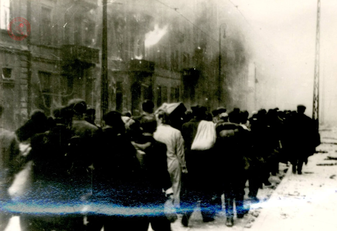 Ludność żydowska po upadku powstania w getcie warszawskim, 1943 r.
