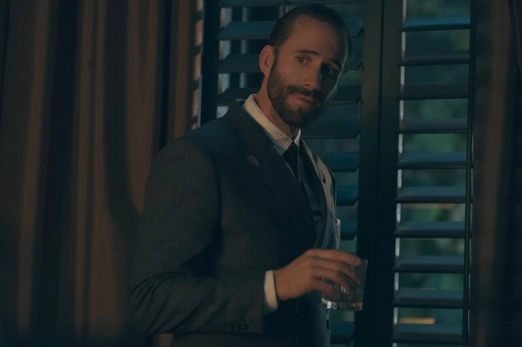 Joseph Fiennes - odtwórca roli Komendanta w "Opowieści podręcznej"