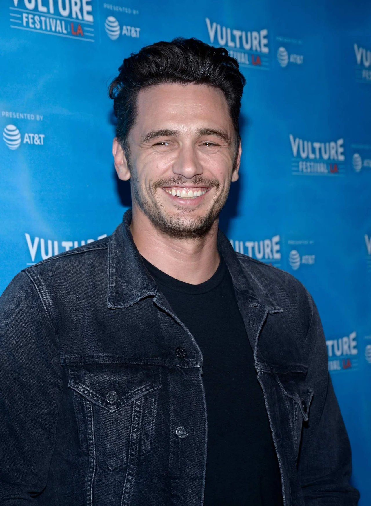 Na początku 2018 roku pięć kobiet na łamach "Los Angeles Times" oskarżyło Jamesa Franco o molestowanie seksualne.

Jedna z oskarżycielek, Sarah Tither-Kaplan, wywołała Franco do tablicy tuż po gali wręczenia Złotych Globów, które zakończyły się triumfem gwiazdora w kategorii najlepszy aktor w komedii/musicalu (za rolę w filmie "The Disaster Artist"). Kobieta sarkastycznie zwróciła uwagę na przypinkę Time's Up, którą miał na ubraniu Franco, po czym przypomniała mu o incydencie sprzed lat, kiedy sugerował, że 100 dolarów dniówki, które aktorka otrzymuje za pracę na planie jego filmu, obejmuje także nagi występ przed kamerą.

Jeszcze przed publikacją artykułu w "Los Angeles Times" Franco był gościem telewizyjnego programu "The Late Show With Stephen Colbert", w którym gorąco poparł ruch Time's Up, zaprzeczył jednak, jakoby internetowe rewelacje na jego temat były prawdziwe.