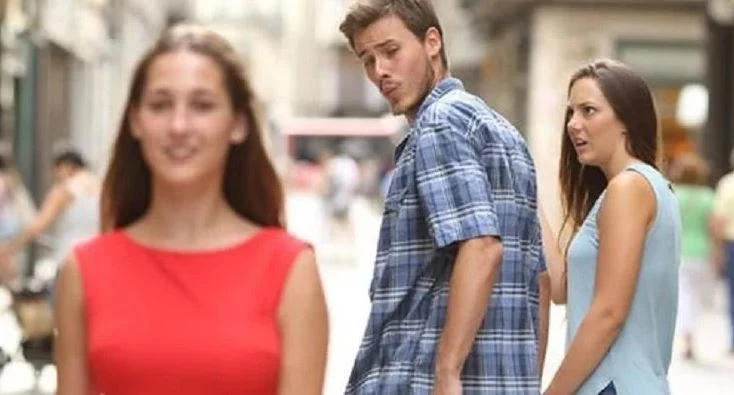 Najlepszy mem - Distracted Boyfriend