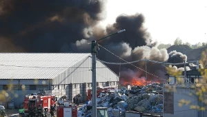 Pożar w zakładzie recyklingu odpadów w Siemianowicach Śląskich