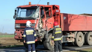 Ciężarówka, która zderzyła się z autobusem