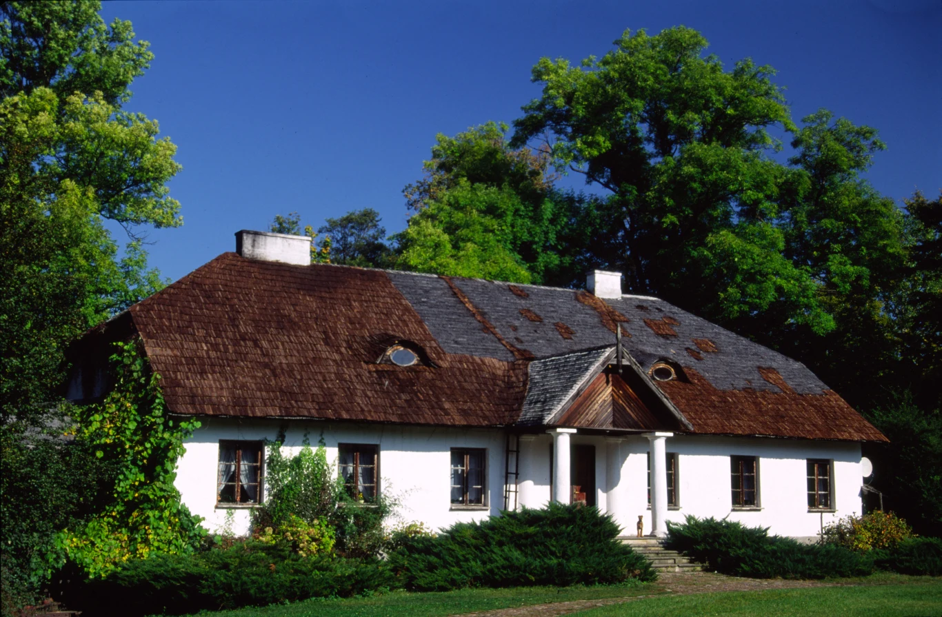 Dworek Wojciecha Siemiona, 2004 rok Dworek Wojciecha Siemiona, 2004 rok