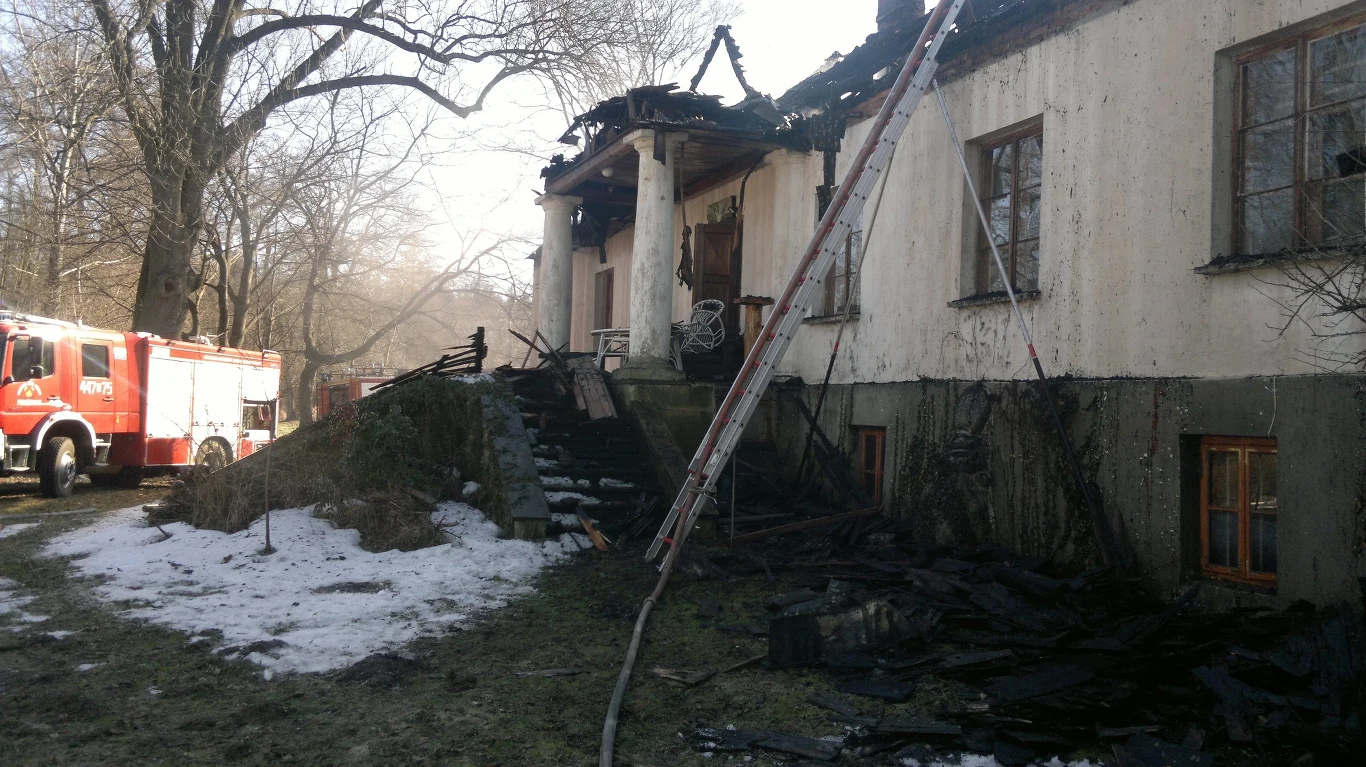 Spalony dworek Wojciecha Siemiona Spalony dworek Wojciecha Siemiona