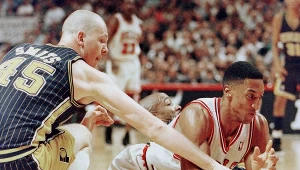 Scottie Pippen (z prawej) za czasów gry w Chicago Bulls