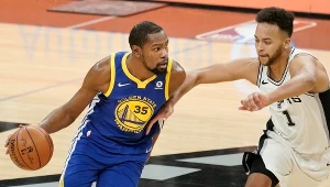 Kevin Durant (z lewej) 