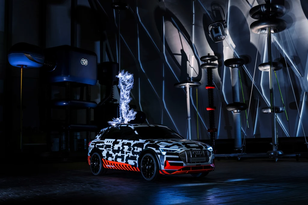 Prototyp Audi w klatce Faradaya