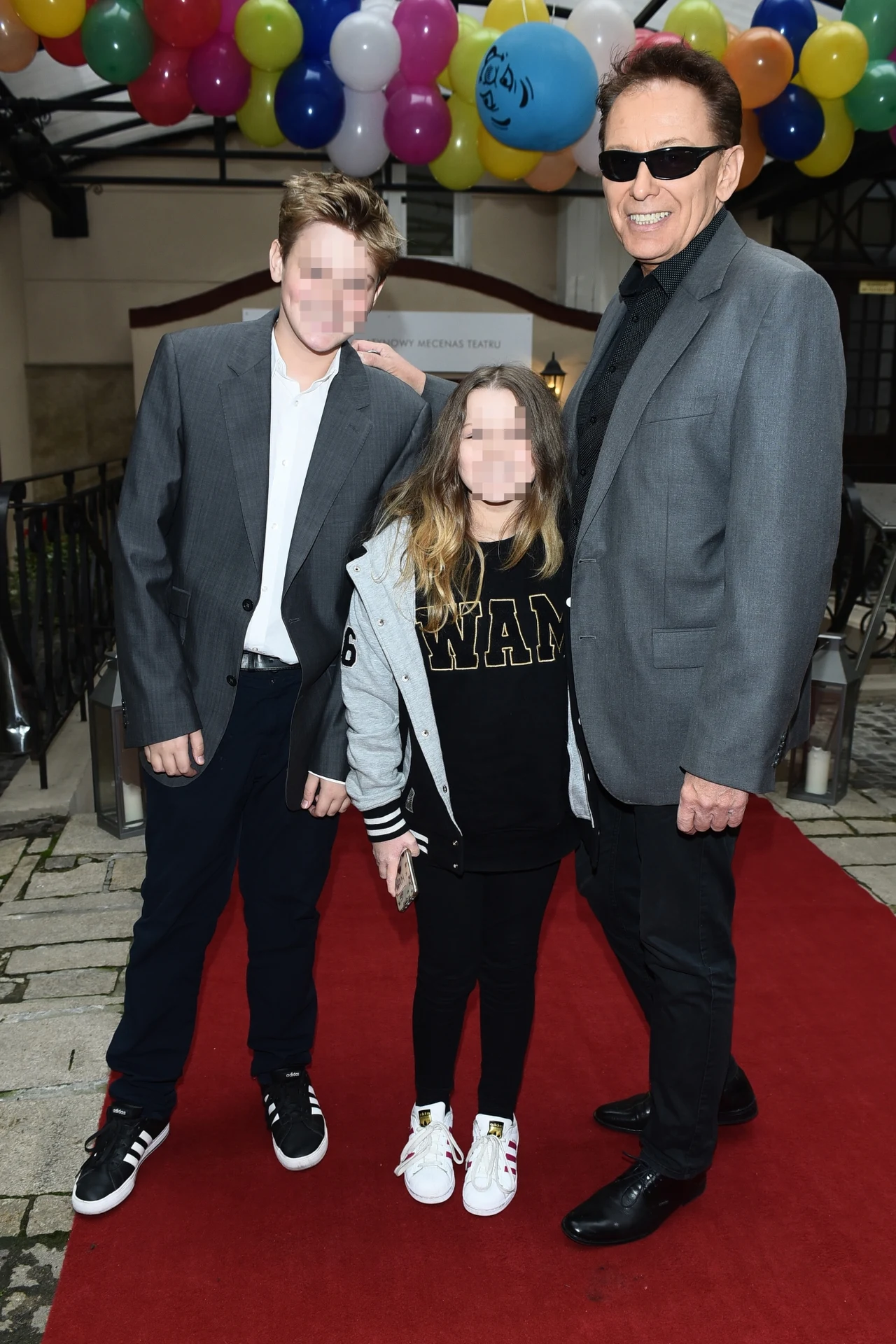 Jacek Borkowski z dziećmi Jacek Borkowski z dziećmi