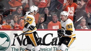 Jake Guentzel (z prawej)