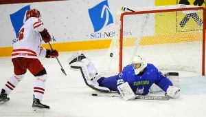 Marcin Kolusz strzela gola z rzutu karnego