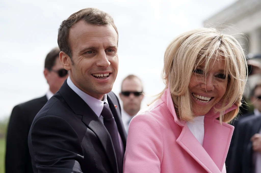 Prezydent Francji Emmanuel Macron z małżonką Brigitte