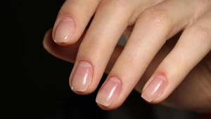 Klasyczny i nieco zapomniany - manicure półksiężycowy powraca!