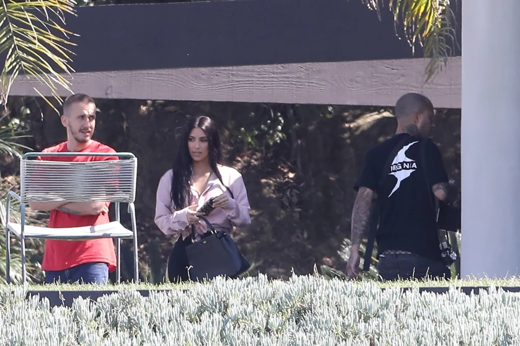 Kim Kardashian podczas sesji zdjęciowej Kim Kardashian podczas sesji zdjęciowej