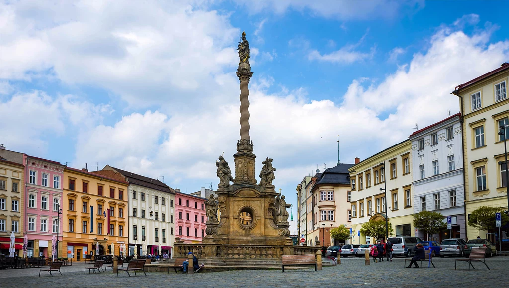 Ołomuniec. Rynek Górny z ratuszem oraz kolumną Trójcy Przenajświętszej