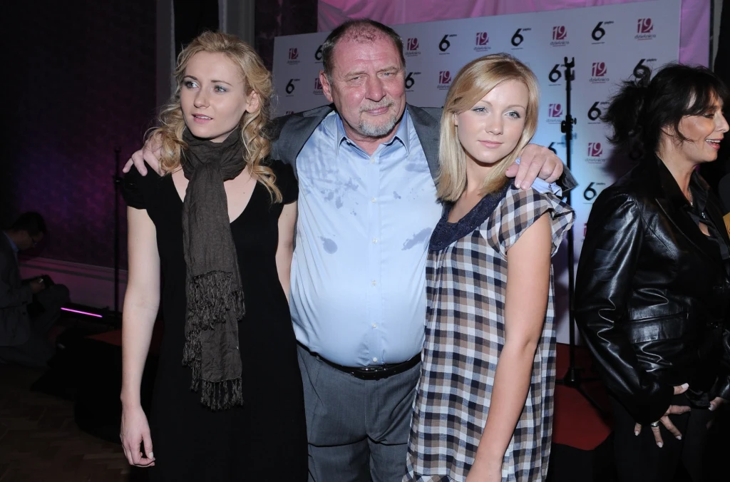 Andrzej Grabowski z córkami Andrzej Grabowski z córkami