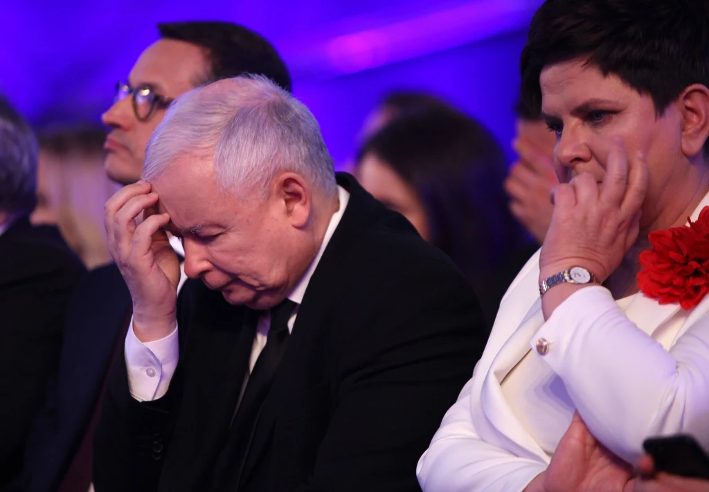 Jarosław Kaczyński ma problemy z kolanem Jarosław Kaczyński ma problemy z kolanem