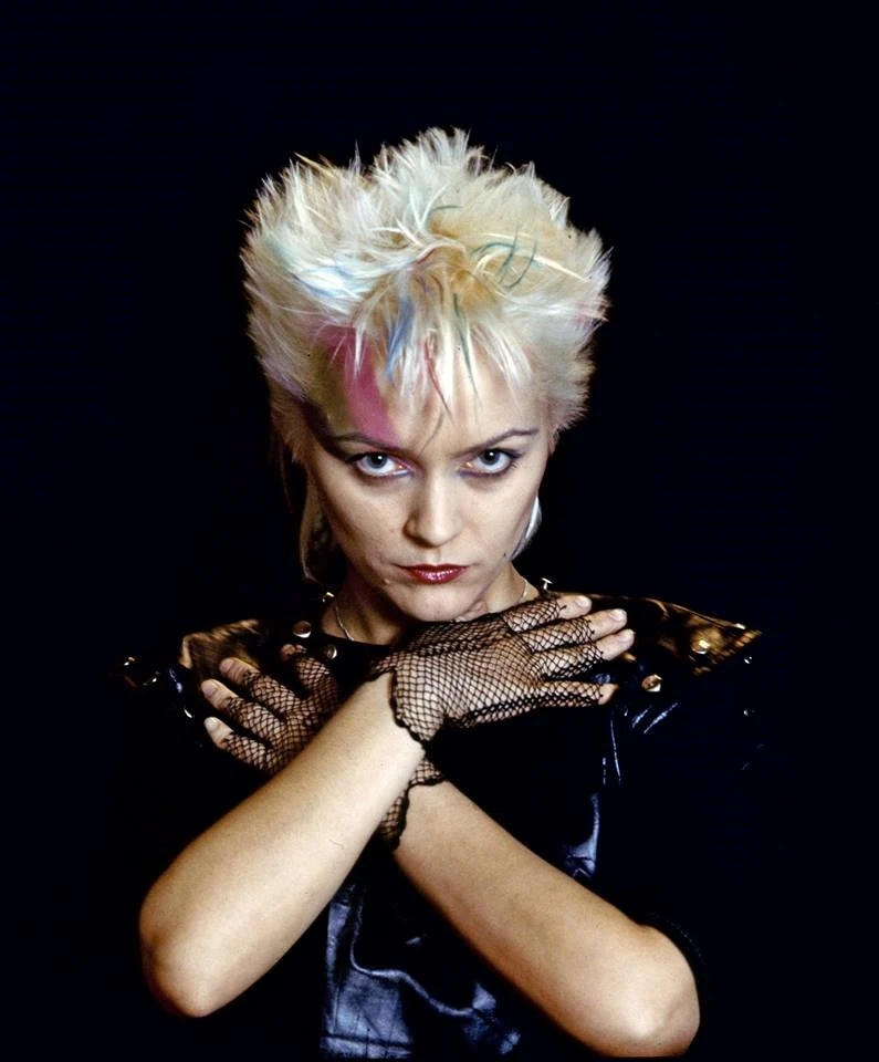 Małgorzata Ostrowska w 1999 r. rozpoczęła karierę solową, która obejmuje siedem studyjnych płyt.