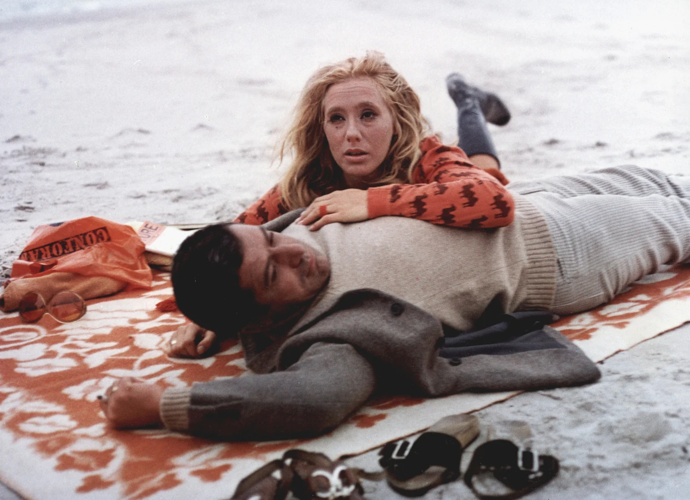 Maja Komorowska i Zbigniew Zapasiewicz w filmie Edwarda Żebrowskiego "Ocalenie" (1972) Maja Komorowska i Zbigniew Zapasiewicz w filmie Edwarda Żebrowskiego "Ocalenie" (1972)