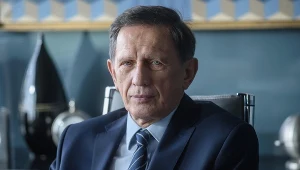 Jan Englert na planie serialu "Diagnoza"