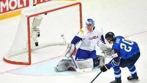 Sebastian Aho strzela gola dla Finlandii