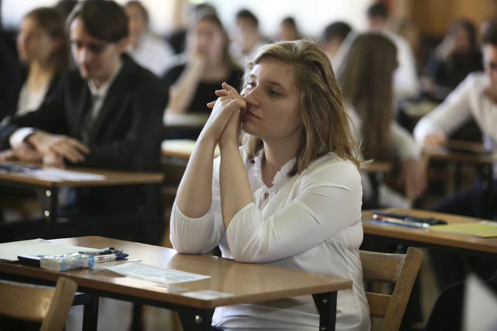 Uczniowie I Liceum Ogólnokształcącego w Gorzowie Wielkopolskim przed rozpoczęciem egzaminu maturalnego z matematyki Uczniowie I Liceum Ogólnokształcącego w Gorzowie Wielkopolskim przed rozpoczęciem egzaminu maturalnego z matematyki