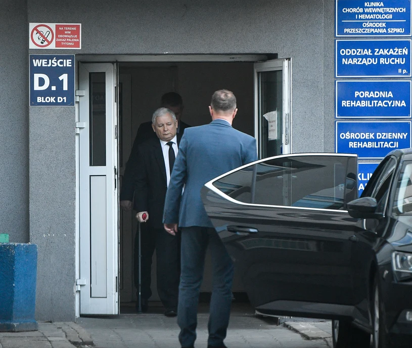Jarosław Kaczyński opuścił szpital na weekend Jarosław Kaczyński opuścił szpital na weekend