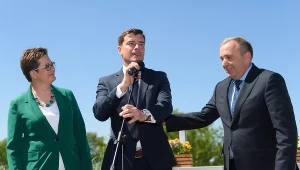 Przewodniczący PO Grzegorz Schetyna oraz przewodnicząca Nowoczesnej Katarzyna Lubnauer z kandydatem na prezydenta Leszna - Grzegorzem Rusieckim