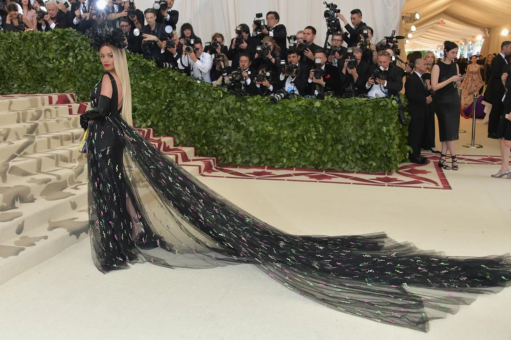 MET Gala to impreza połączona ze zbiórką funduszy na rzecz Instytutu Kostiumowego Metropolitan Museum of Art (MET) w Nowym Jorku. Na zdjęciu Rita Ora. MET Gala to impreza połączona ze zbiórką funduszy na rzecz Instytutu Kostiumowego Metropolitan Museum of Art (MET) w Nowym Jorku. Na zdjęciu Rita Ora.
