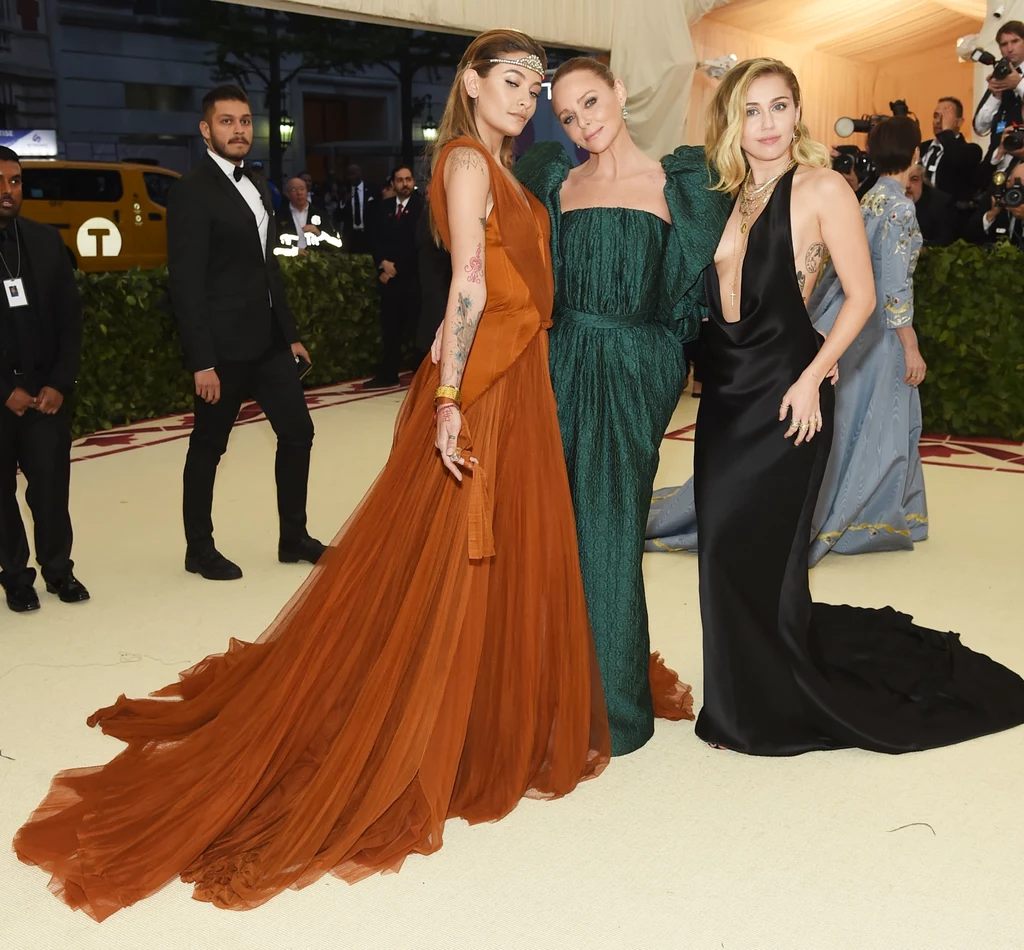 Paris Jackson, projektantka Stella McCartney i Miley Cyrus Paris Jackson, projektantka Stella McCartney i Miley Cyrus