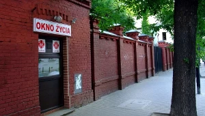 Okno życia przy ul. Hożej w Warszawie