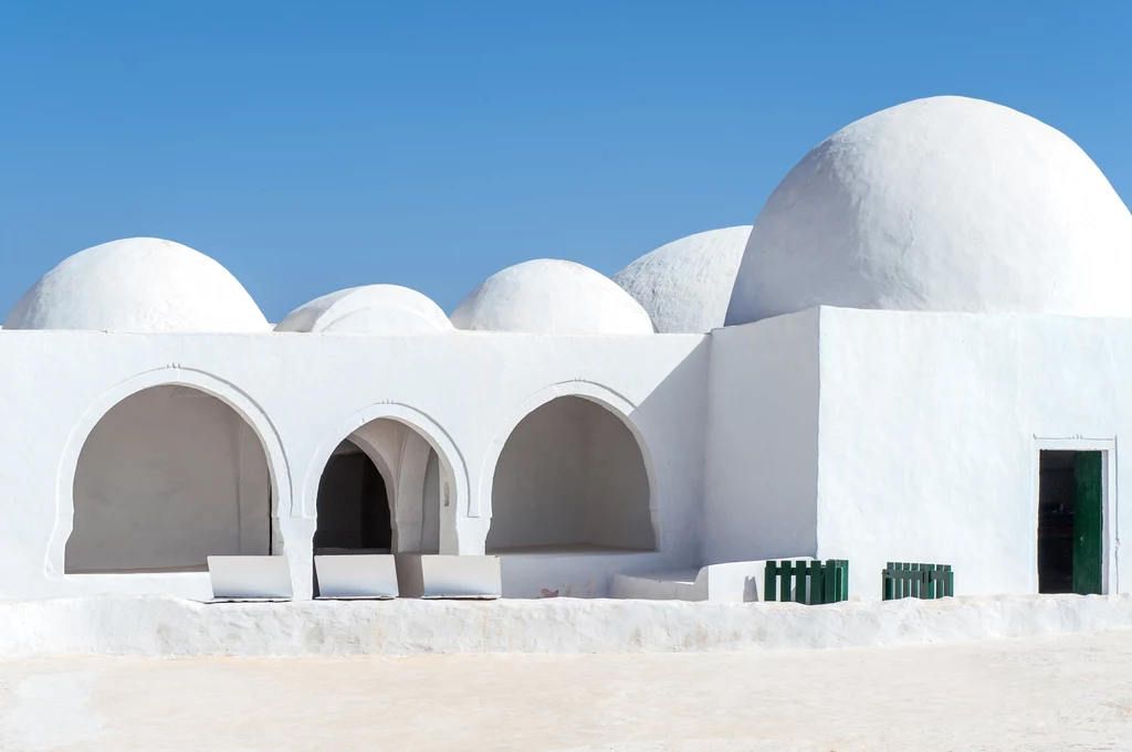 "The Fadhloun Mosque" - meczet położony na wyspie Dżerba