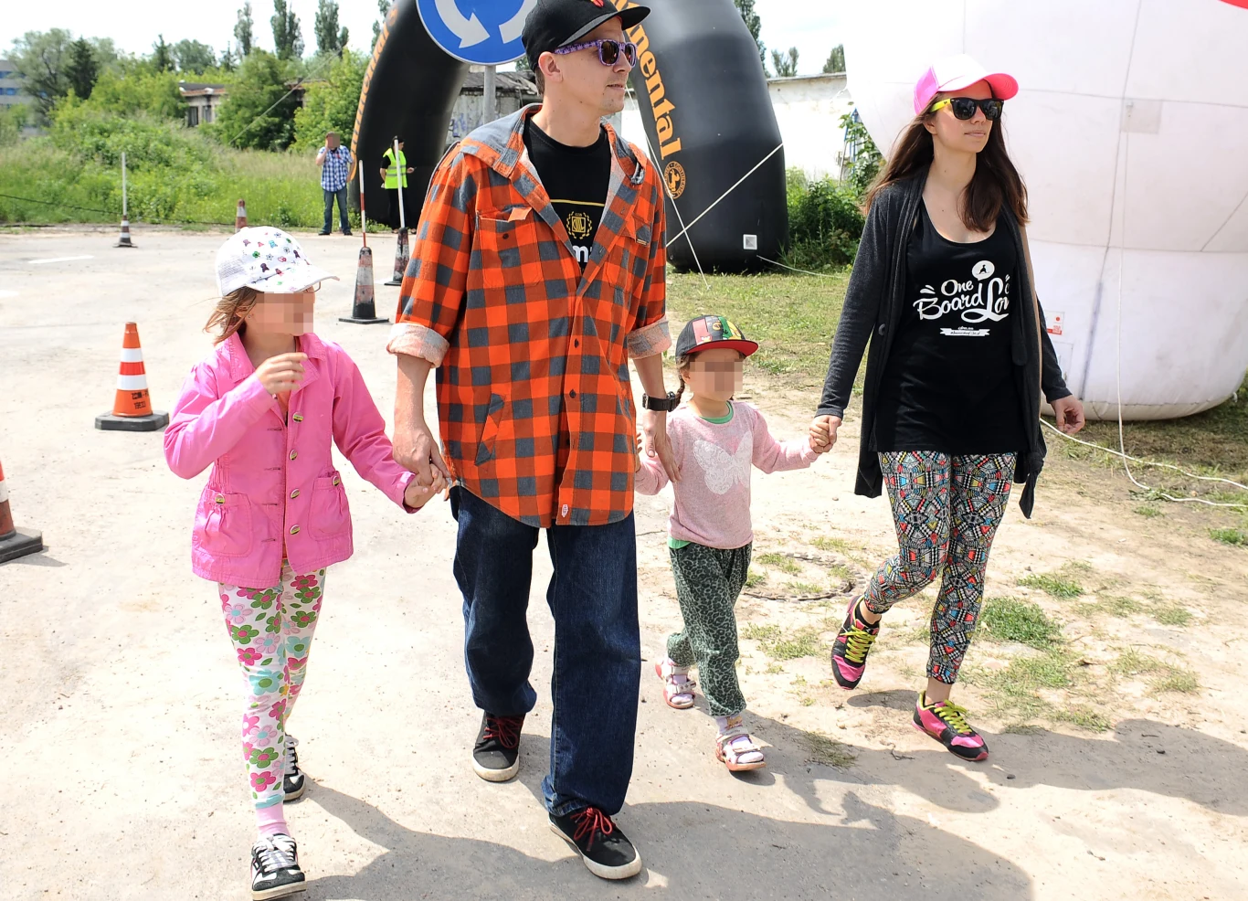 Bartosz Obuchowicz z żoną i dwoma starszymi córkami Bartosz Obuchowicz z żoną i dwoma starszymi córkami