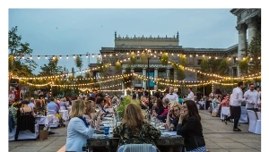 Kolacja Sen nocy letniej na Placu