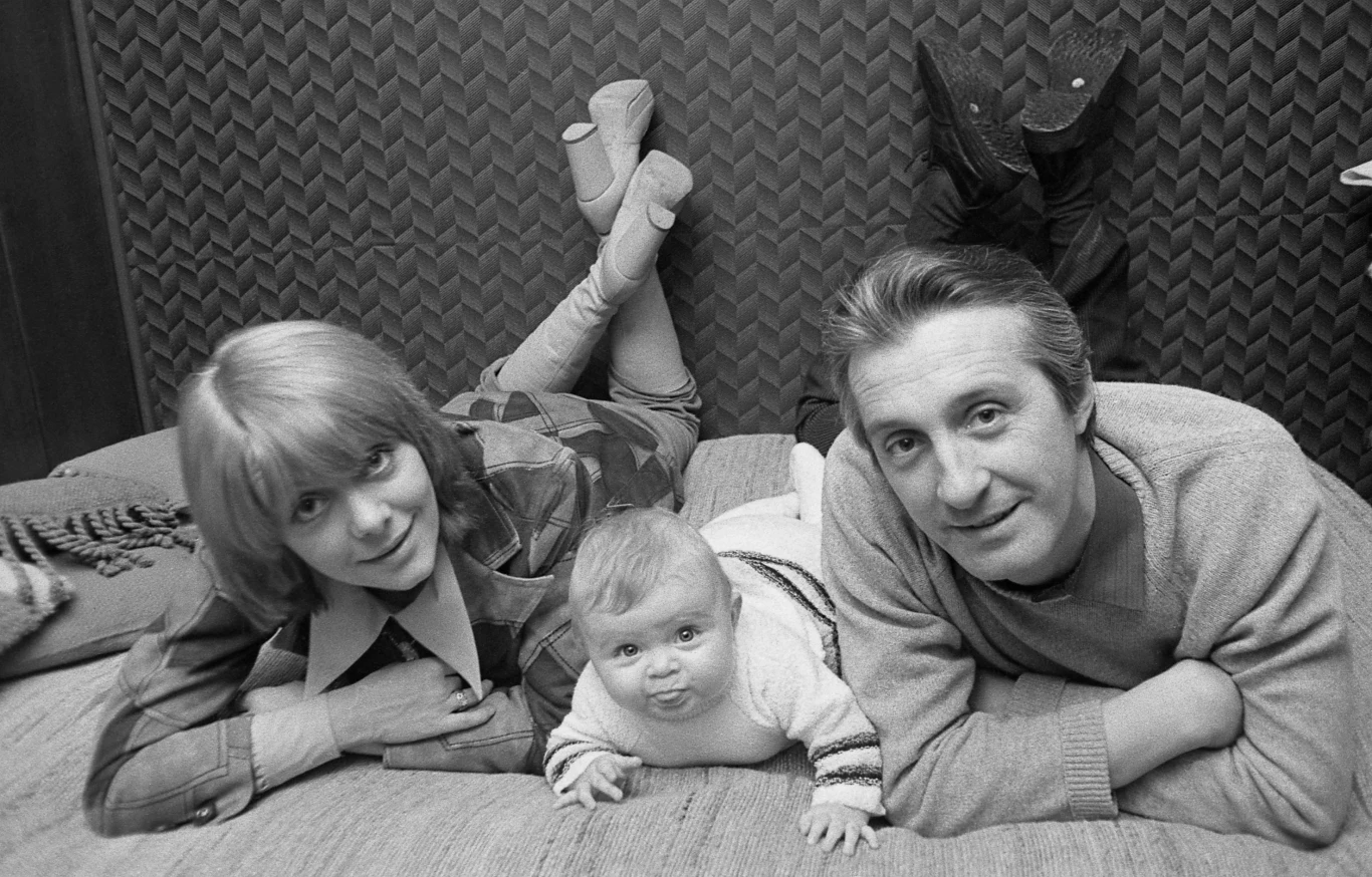 Ewa Żukowska i Andrzej Kopiczyński z córką, 1974 r.