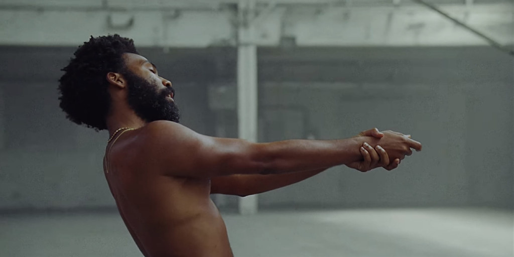 Donald Glover w teledysku "This Is America"