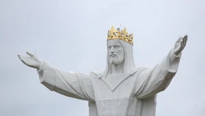 Usunięto "ciężar" anten z pomnika Jezusa w Świebodzinie