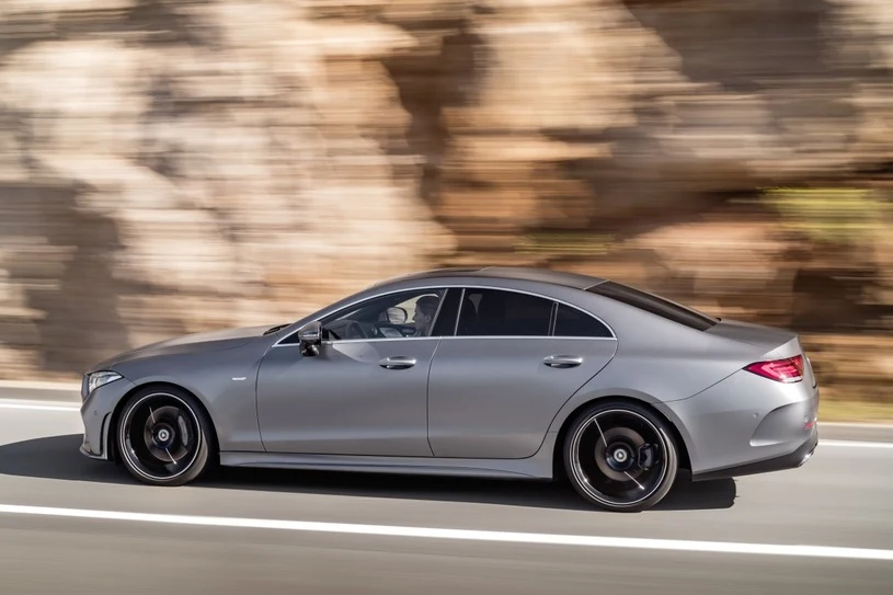 Mercedes CLS jest pionierem segmentu usportowionych limuzyn. Mercedes CLS jest pionierem segmentu usportowionych limuzyn.
