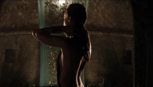 Kasia Smutniak w scenie z "Loro"