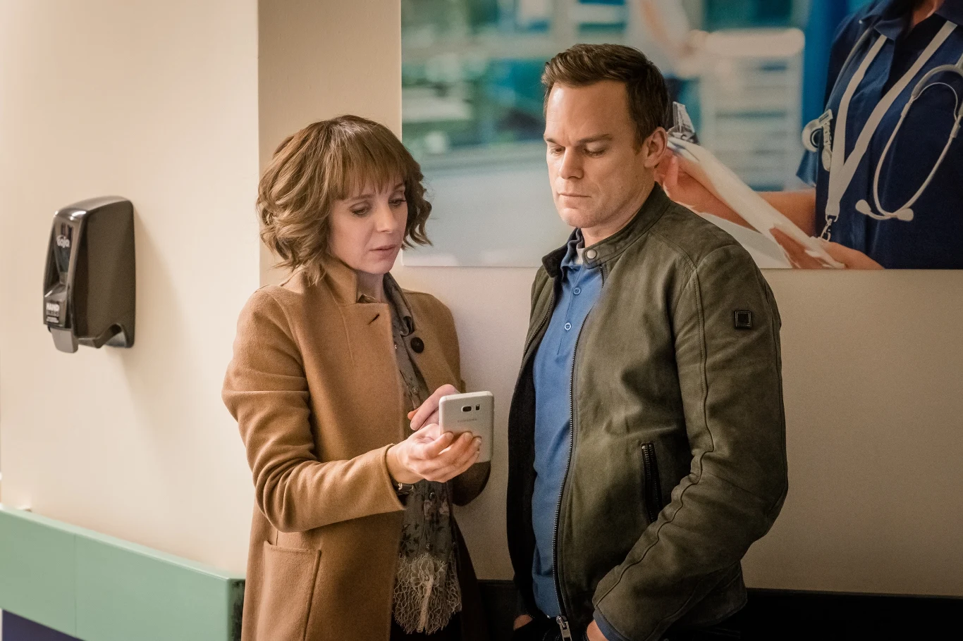"Safe": Amanda Abbington, Michael C. Hall