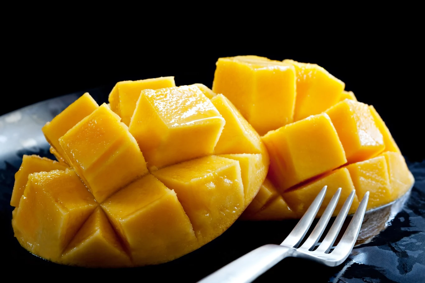 Czy wiesz, że mangiferyna obecna w mango posiada działanie przeciwmiażdżycowe? Obniża stężenie cholesterolu i trójglicerydów.