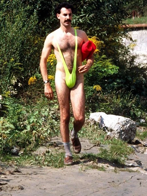 Kadr z filmu "Borat" z Sachą Baronem Cohenem w roli głównej Kadr z filmu "Borat" z Sachą Baronem Cohenem w roli głównej