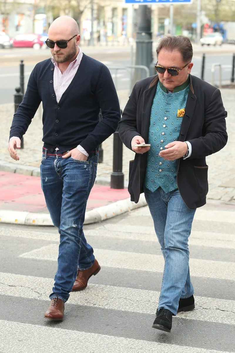 Mikołaj Makłowicz, podobnie jak ojciec, świetnie zna się na kuchni i… na winach. Obrał karierę sommeliera, czyli eksperta od win Mikołaj Makłowicz, podobnie jak ojciec, świetnie zna się na kuchni i… na winach. Obrał karierę sommeliera, czyli eksperta od win