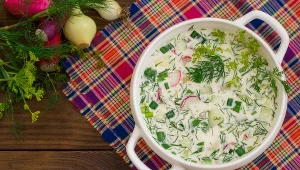 ​Dorzuć do zupy i do sałatki. Ma więcej żelaza niż jarmuż i ułatwia odchudzanie