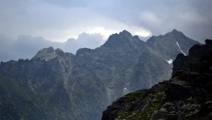 Na zdjęciu: Rysy i Niżne Rysy widziane spod Mnicha