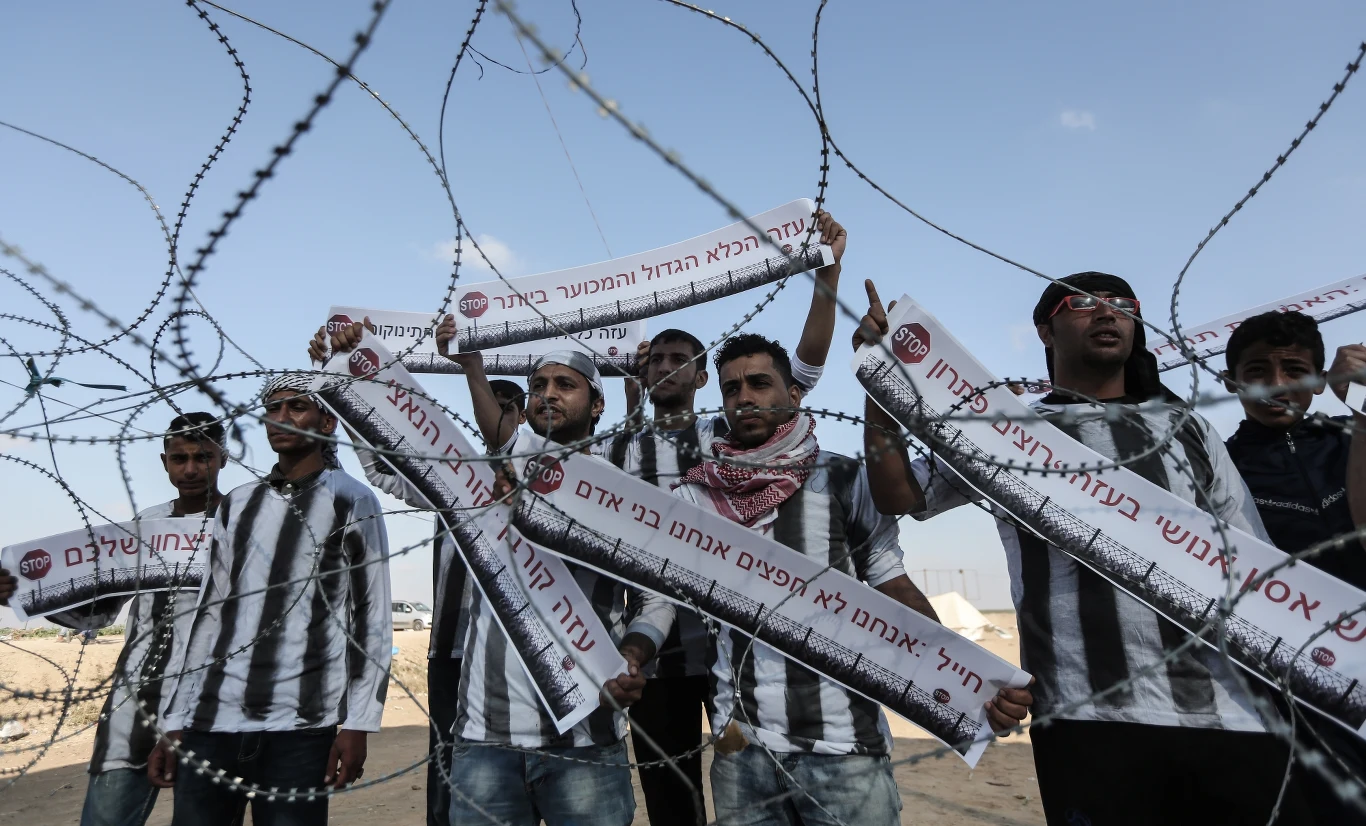 Agencja AP pisze, że oczekuje się, iż obecnie - gdy w poniedziałek odbędą się oficjalne uroczystości inauguracji amerykańskiej placówki w Jerozolimie - trwające od sześciu tygodni demonstracje zaostrzą się. Od początku protestów pod koniec marca zginęło już 45 Palestyńczyków.